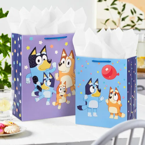 Vista 2 de Hallmark Bluey - Bolsas de regalo de cumpleaños, paquete de 2 (13 pulgadas grandes y 15 pulgadas extragrandes)