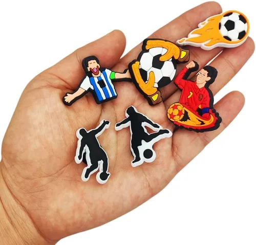 Vista 3 de 32 dijes de zapatos de fútbol para croc, decoración de zuecos deportivos, sandalias de pelota deportiva, accesorios para niños, hombres