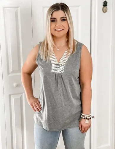 Vista 2 de XIEERDUO Camisetas sin mangas con cuello en V y encaje de ganchillo para mujer
