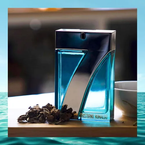 Vista 5 de Cristiano Ronaldo Origins - Fragancia para hombres - Notas de piña, geranio y pachulí - Aroma ligero y sutil - Tonos frescos y florales - Larga