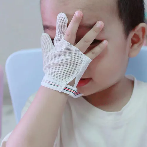 Vista 7 de Deja de chupar el pulgar para niños para chupar el pulgar para detener la succión del pulgar y guantes anti succión de dedos (L)