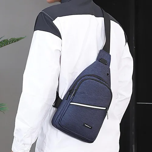 Vista 5 de Bolso bandolera para el pecho, hombro resistente al agua, bolso de viaje con una correa para hombres, mujeres y niños con agujero para auriculares