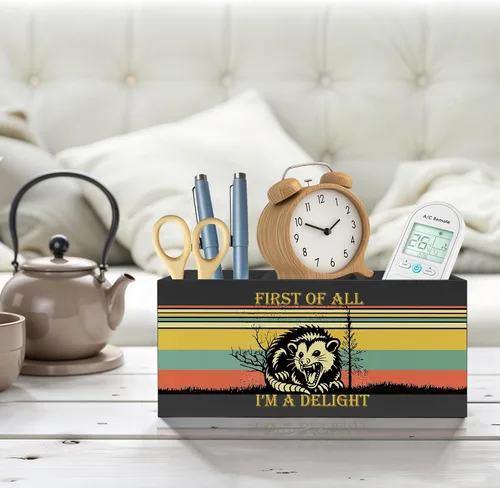 Vista 3 de Zarigüeya Sarcástica Enojada Portalápices y Portaplumas para Escritorio, First of All I'm A Delight Organizador de Lápices de Madera para Accesorios