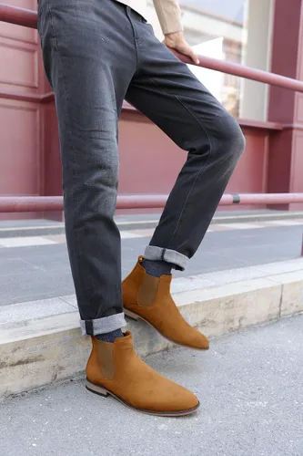 Vista 2 de Coutgo Botas Chelsea para hombre, botas de vestir cómodas de gamuza, botas de tobillo Chukka
