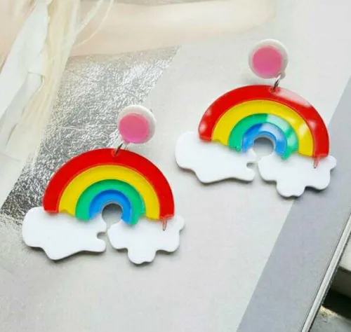 Vista 2 de CutieJewelry Aretes colgantes de colores con diseño de nube arcoíris