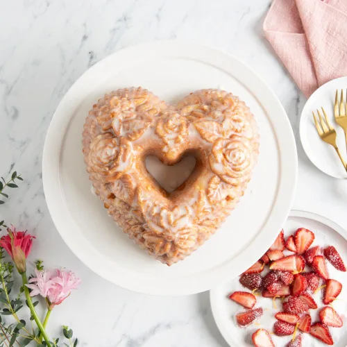 Vista 3 de Nordic Ware Wildflower Heart Bundt, 6 tazas, caramelo
