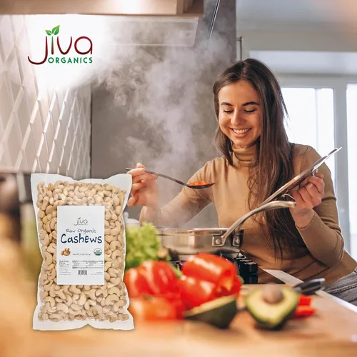 Vista 7 de Anacardos Jiva Organics sin procesar, orgánicos, en una bolsa de 2 libras (en total)