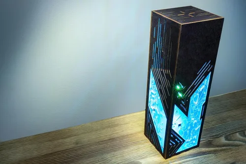 Vista 5 de Lámpara contemporánea futurista de líneas inclinadas Lámpara de escritorio LED RGB estilo punk de ciencia ficción Lámpara de noche hecha a mano