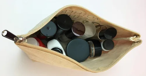 Vista 2 de Hortense B. Hewitt Accesorios de boda forrado yute natural bolsa de cosméticos, 10 x 7 pulgadas, suya