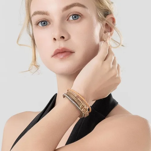 Vista 3 de FANCY SHINY Pulseras bohemias de cuero con cuentas doradas para mujer, apilables con cierre magnético
