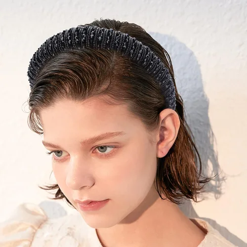 Vista 4 de Wecoe Diadema negra para mujer, diadema de diamantes de imitación de moda, diadema acolchada, diadema de diamantes brillantes con cuentas