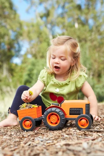 Vista 5 de Green Toys Tractor, naranja, juego de simulación, habilidades motoras, vehículo de juguete para niños. Sin BPA, ftalatos, PVC, apto