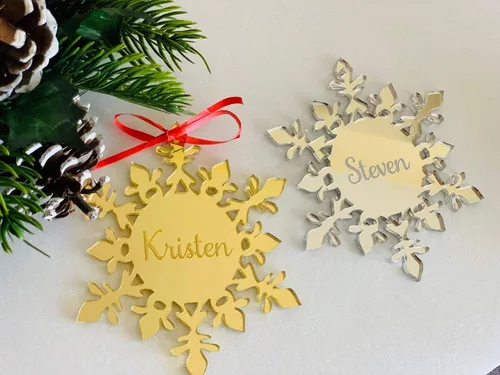 Vista 7 de Adornos para árbol de Navidad, copos de nieve acrílicos espejados personalizados, adornos de nombre colgantes, regalo de recuerdo de cristal hecho a