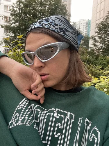 Vista 6 de PORADAY Wrap Around Fashion Sunglasses for Women Men Silver Oval Sports Sun Glasses Trendy Outdoor Eyewear Y2K Shades