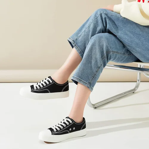 Vista 8 de Zapatos de lona transpirables para mujer, tenis de lona con cordones para mujer, tenis de moda de caña baja, tenis clásicos en blanco y negro