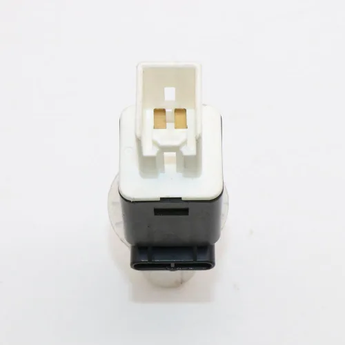 Vista 6 de Interruptor de luz de freno GJ6A-66-490 para Mazda 2 6 CX-7 RX-8 Miata 2003-2013