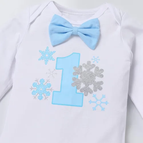 Vista 23 de IBTOM CASTLE Traje de invierno para bebé niño con copos de nieve para primer cumpleaños, mameluco con estampado de pastel y pantalones largos