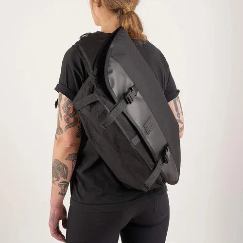 Vista 7 de Chrome Industries Citizen Night Messenger Satchel Bag 24 litros con organizador negro