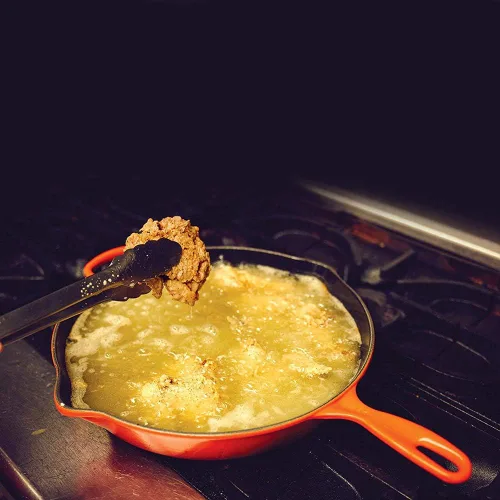 Vista 2 de Le Creuset Signature - Sartén con mango de hierro, 9 pulgadas