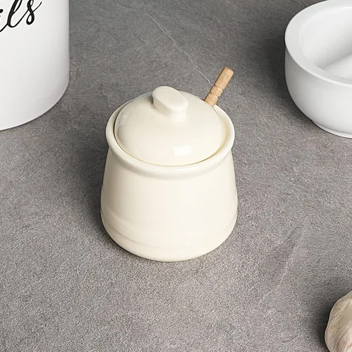 Vista 4 de LEETOYI Tarro de miel de porcelana con tapa y cuchara de miel, olla de miel de cerámica, 12 onzas (beige)