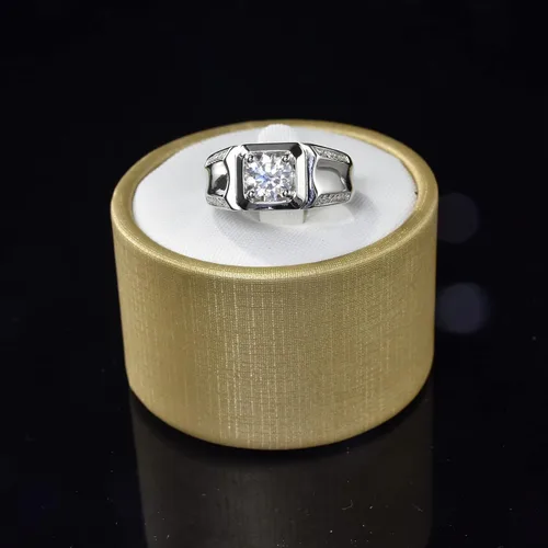 Vista 3 de SweetJew Anillo de boda de moissanita para hombre, plata de ley 925, 2cttw D, color VVS1, claridad brillante, corte redondo, anillos de promesa