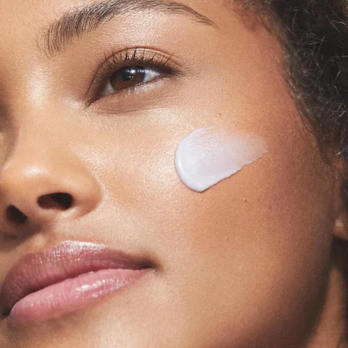 Vista 3 de KORA Organics Hidratante alternativo al retinol de células madre vegetales, alternativa activa al retinol suaviza las arrugas y reafirma la piel