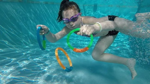 Vista 6 de Water Sports Anillos de buceo iluminados Divertidos juguetes de piscina submarina para niños, surtidos, 8 x 7 pulgadas