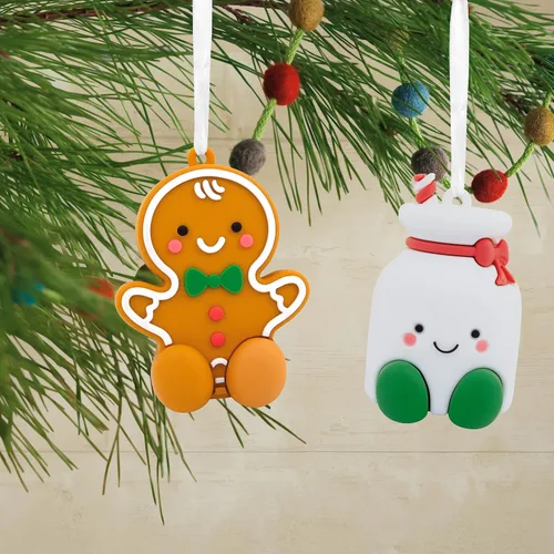 Vista 5 de Hallmark Better Together - Adornos magnéticos de Navidad de pan de jengibre y leche, juego de 2