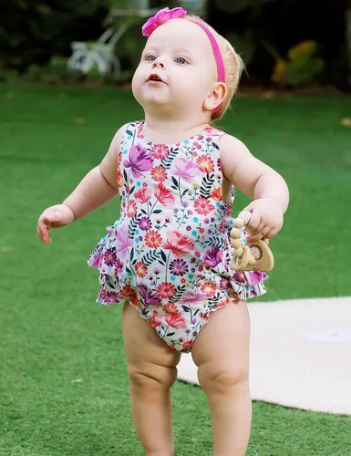 Vista 2 de Mameluco de verano con diseño floral y volantes para niña bebé, con diadema