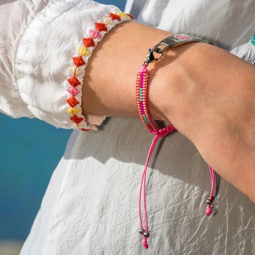 Vista 2 de Pulsera de identificación de alerta médica con cuentas aztecas y cuero para mujer, tamaño ajustable, 1