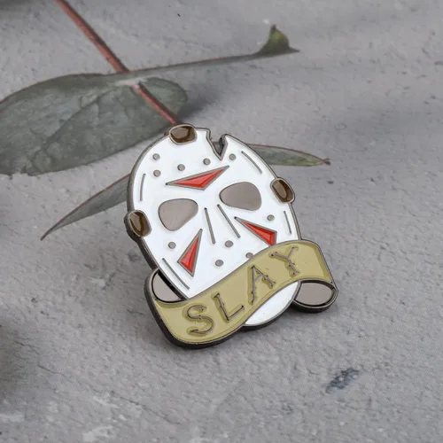 Vista 2 de Friday The 13th Inspired Jason Mask - Broche de Halloween con diseño de película de terror
