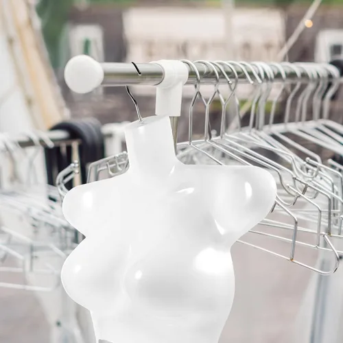 Vista 5 de Colgador de ropa de torso de maniquí femenino de 5 piezas para mostrar trajes de baño, vestidos y blusas, plástico ligero y confiable con gancho