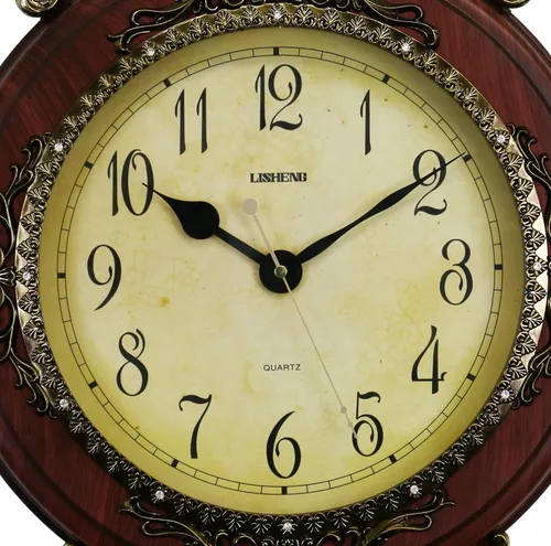 Vista 2 de Reloj de pared de péndulo adornado estilo victoriano