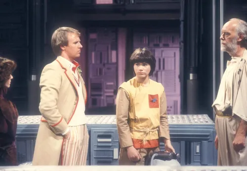Vista 4 de Doctor Who - Fünfter Doktor - Vier vor Zwölf