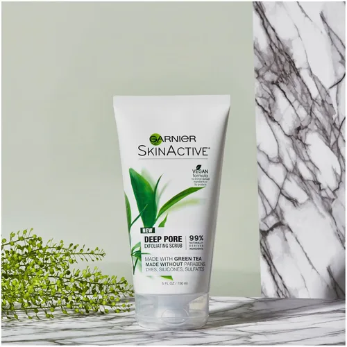 Vista 4 de Exfoliante facial, Garnier Skinactive, con té verde, para piel grasa, 5 fl. oz.