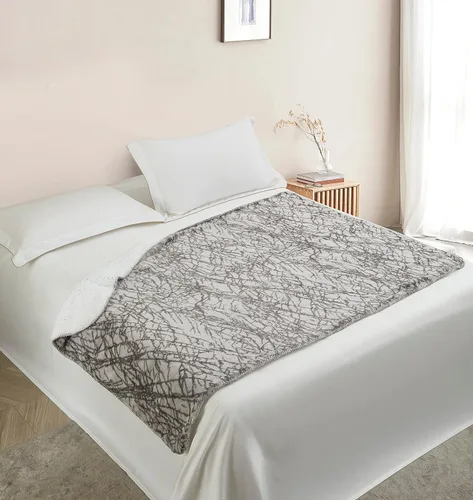 Vista 17 de Regal Comfort Manta Sherpa de piel sintética, 50 x 70 pulgadas, suave y afelpada, cálida y mullida, manta de forro polar de terciopelo