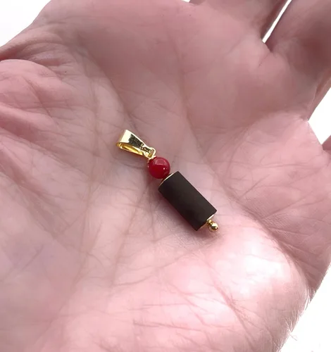 Vista 3 de SIFRIMANIA Brazalete auténtico de azabache con poderoso amuleto protector de piedra negra de jet y coral rojo amazónico para cadenas o pulseras