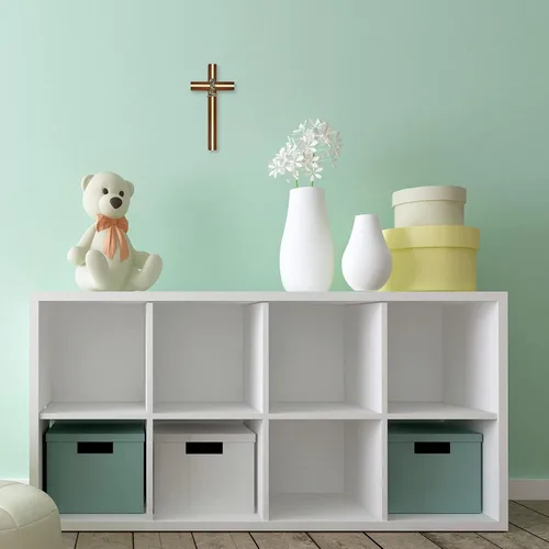 Vista 4 de Cruz de pared con niño arrodillado Juego de acento dorado en madera con peltre para niño o niña Gran regalo católico para el bautismo