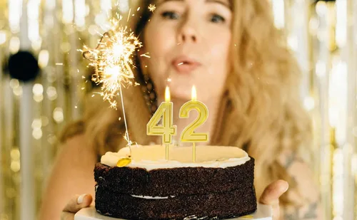Vista 5 de Vela de 10 cumpleaños número 10, vela dorada de 10 cumpleaños niño niña décimo pastel para cumpleaños de diez años, boda, aniversario, fiesta