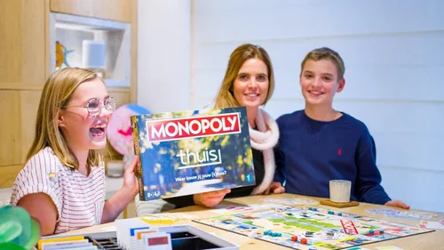 Vista 5 de Monopoly Home (edición limitada), juego de mesa, a partir de 8 años, 2-6 jugadores