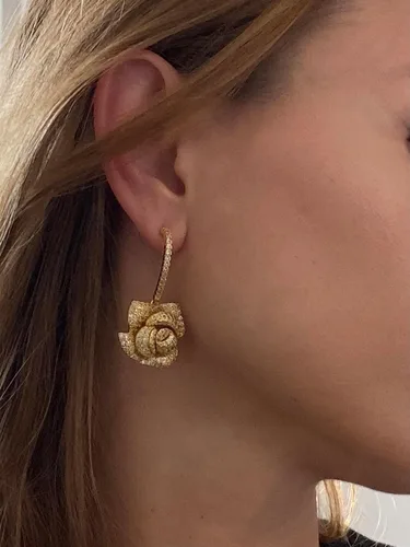Vista 5 de Collar de diamantes de imitación, diseño de famosos camellia