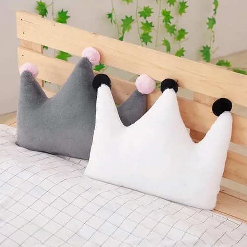 Vista 4 de Almohada de felpa en forma de corona, 20 x 15 pulgadas, gris, relleno de algodón PP, cojín decorativo para sofá cama, perfecto para el hogar