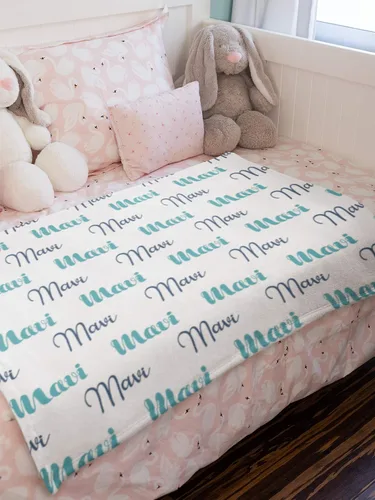Vista 4 de Mantas con nombre personalizadas para bebés, niños y adultos. Manta con nombre personalizado del nombre del bebé. Manta con nombre personalizada