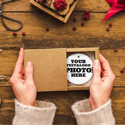 Vista 5 de Adorno de árbol de Navidad con foto personalizada, adorno de compromiso, recuerdo de cerámica coleccionable de vacaciones, regalo de Navidad