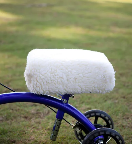 Vista 7 de KneeRover Cojín de felpa sintética de piel de oveja de lujo para patineta, accesorio para rodillera, con acolchado de espuma gruesa y cómoda, se