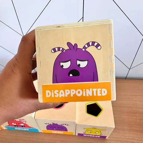 Vista 4 de Open The Joy Torre de emociones de madera - Juguete de aprendizaje emocional apilable para niños pequeños 5 bloques de cara de emoción + 5 bloques