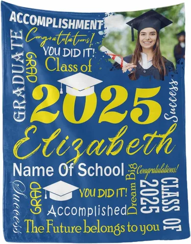 Vista 32 de MyPupSocks Manta personalizada de graduación 2025, clase de con nombre de la universidad, regalos personalizados, manta con texto para sobrina