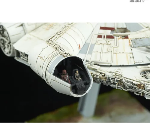 Vista 7 de Bandai Hobby 1/144 Halcón Milenario Star Wars: Los Últimos Jedi