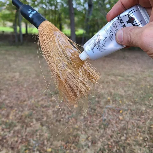 Vista 3 de Black Widow Deer Lures Branch Butter Licking Branch Gel 1.5oz Tubo