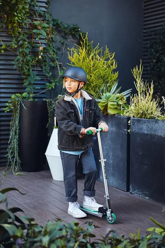 Vista 9 de Razor A Patinete para niños - Ligero, plegable, marco de aluminio y manillar ajustable